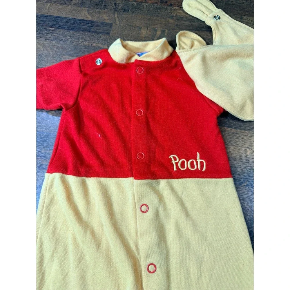 Vintage Winnie the Pooh Disney outfit.  Size newborn small 0-11 pounds